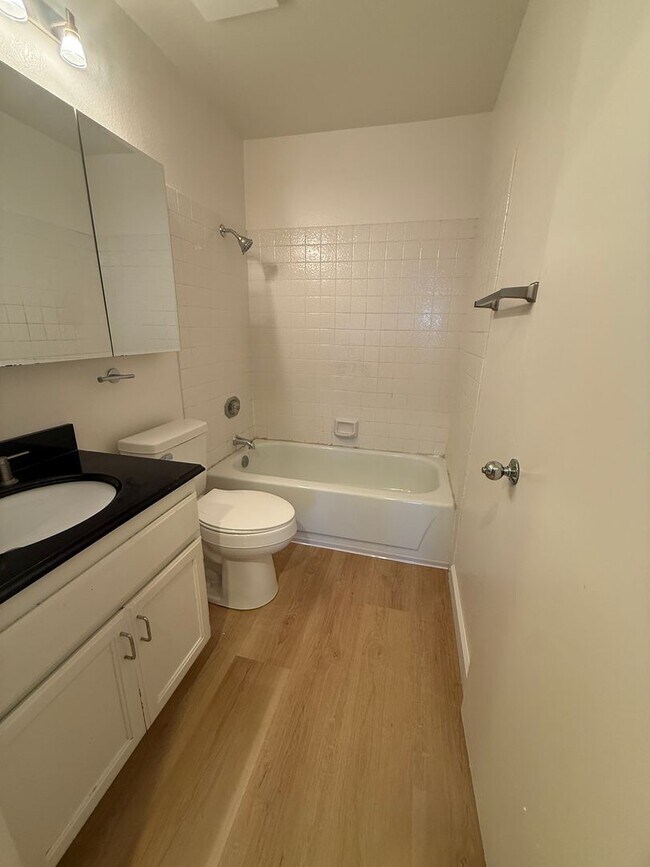 Building Photo - Mariners Landing Waterfront 1 Bed / 1 Bath Condo in Gated Community – Near Vallejo Ferry Building