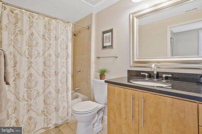 Building Photo - 1021 N Garfield St