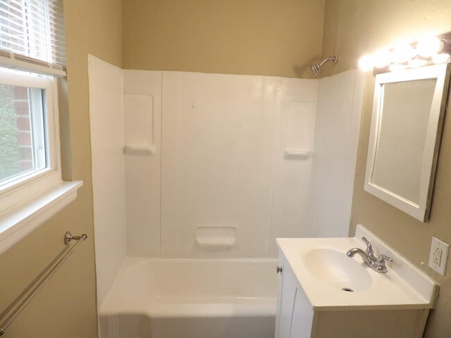 Building Photo - 720 Woodland Ave