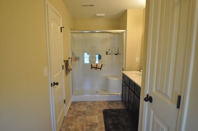 Building Photo - 142 Vineland Pkwy Dr