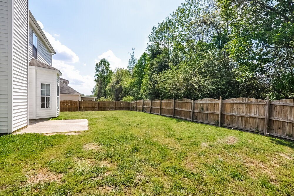 Building Photo - 804 Red Oak Tree Dr