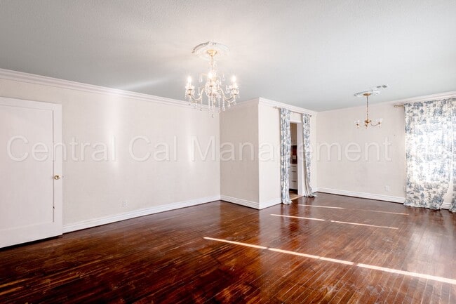 Building Photo - 3 Bedroom/1 Bath Home - $1995 Per Month!