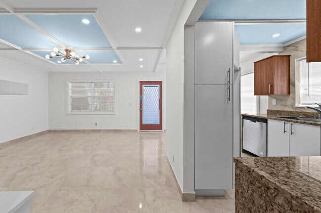 Building Photo - 551 Normandy L