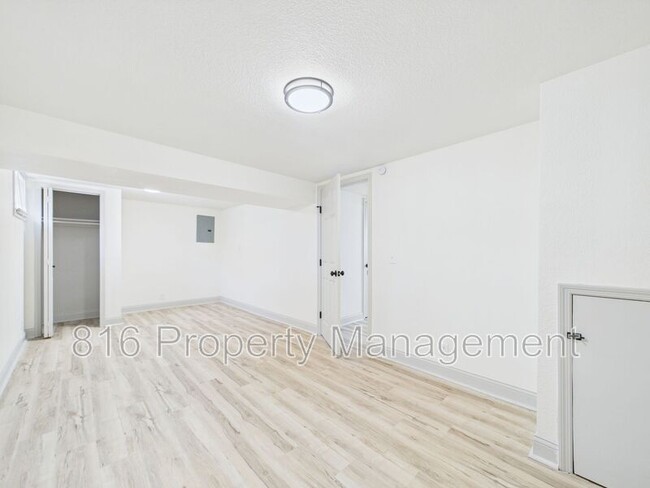 Building Photo - 1406 N Ponca Dr