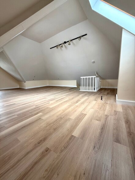 Huge upstairs living space - 1054 Vance Ave