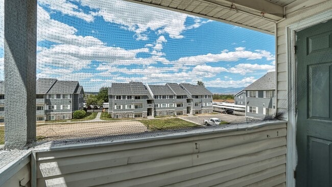 Building Photo - 3 Bedroom 2 Bath Unit in Magna! *$500 off first month of rent!!*