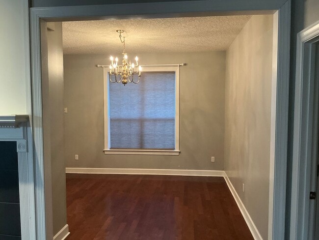 Building Photo - Beautiful Home!