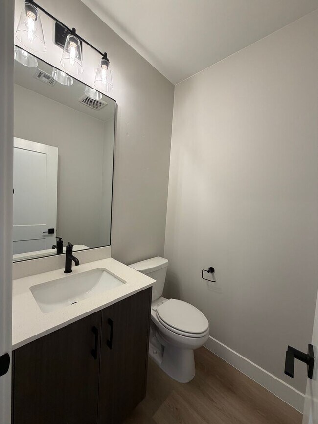 Building Photo - BRAND NEW TOWNHOME FOR RENT BY CRIMSON CLIFFS!