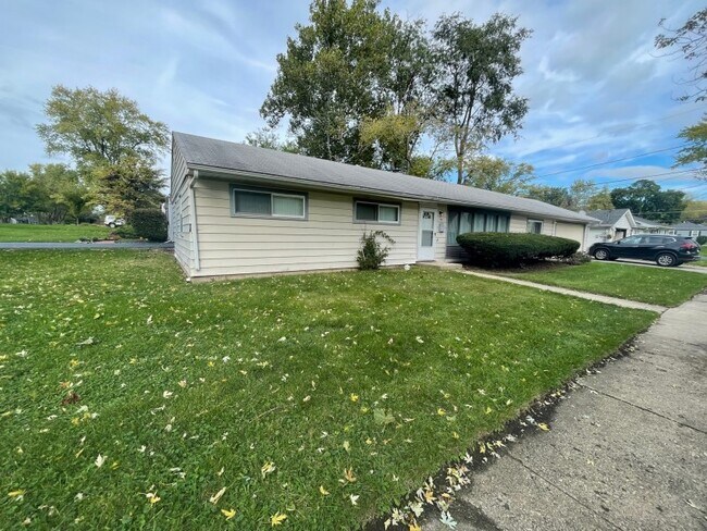 Primary Photo - 521 Dawes Ave