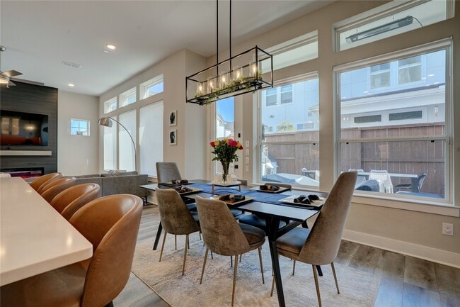 Building Photo - 3603 Kensington Gdns Ln