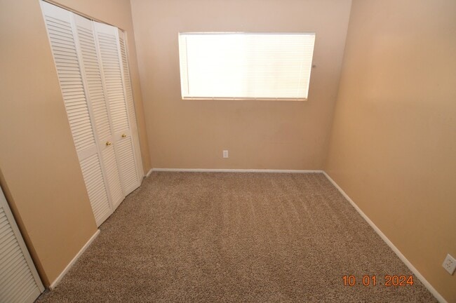 Building Photo - 2805 Kings Way