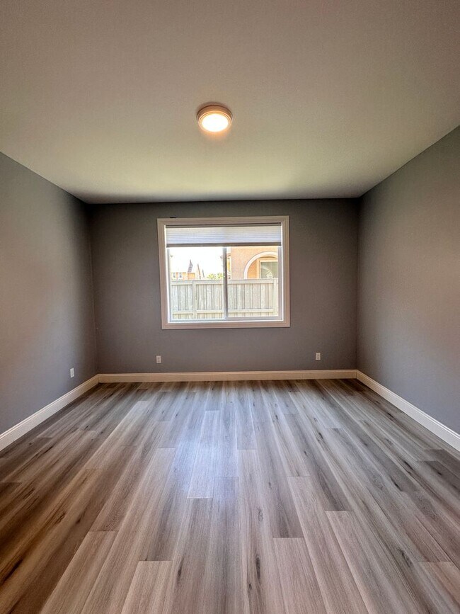 Building Photo - Attached separate first floor 1-bedroom, 1-bathroom suite