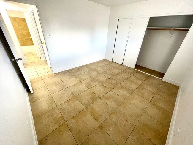 Building Photo - 3351 Brussels St