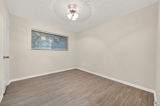 Building Photo - 6822 Dusty Dawn Dr