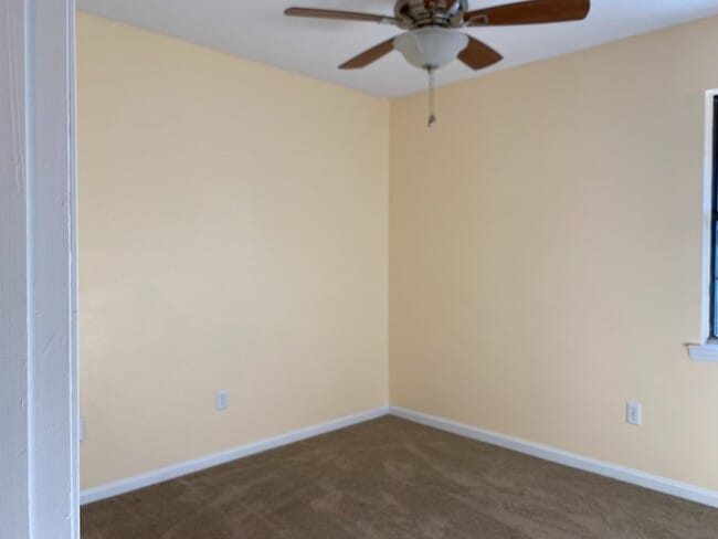 Building Photo - 15 Patricia Ln