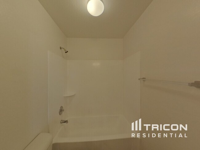 Building Photo - 40155 W Thornberry Ln