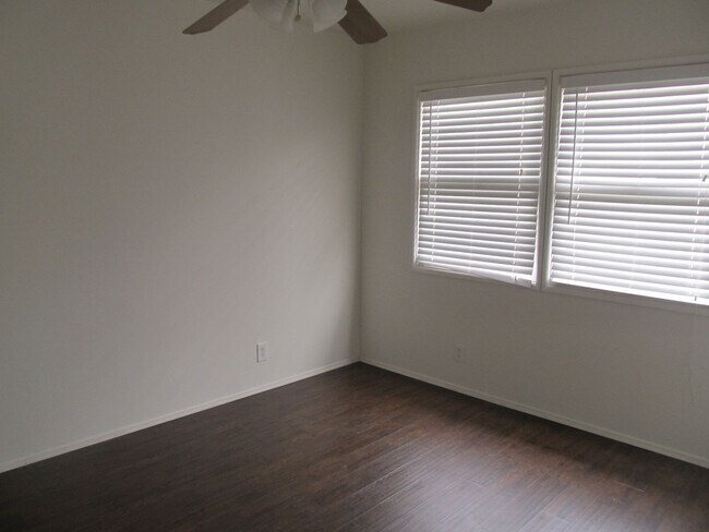 Building Photo - Sycamore (610-612) East