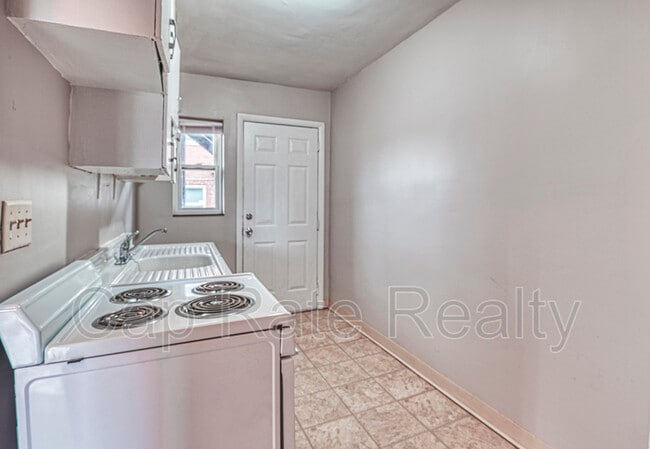 Building Photo - 81 N Hampton Rd