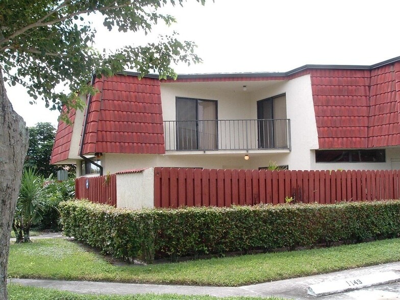 Building Photo - 3662 Victoria Dr