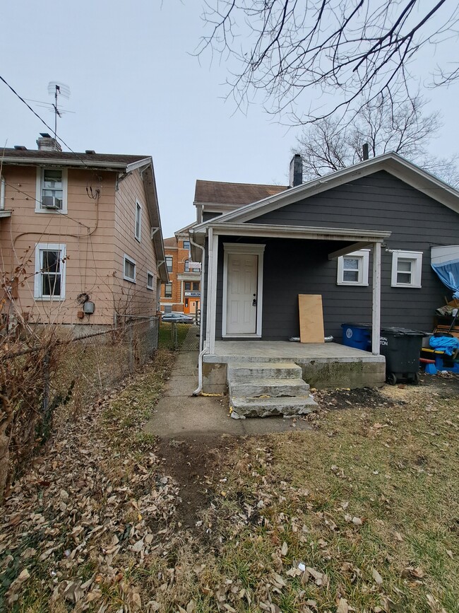 Building Photo - 120 S Monmouth St