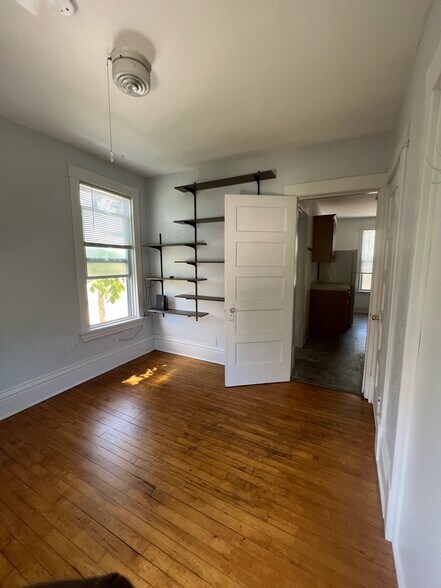 Building Photo - 1815 E 35th St