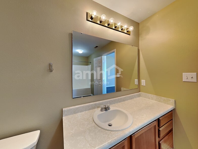 Building Photo - 977 Dorothy Dr