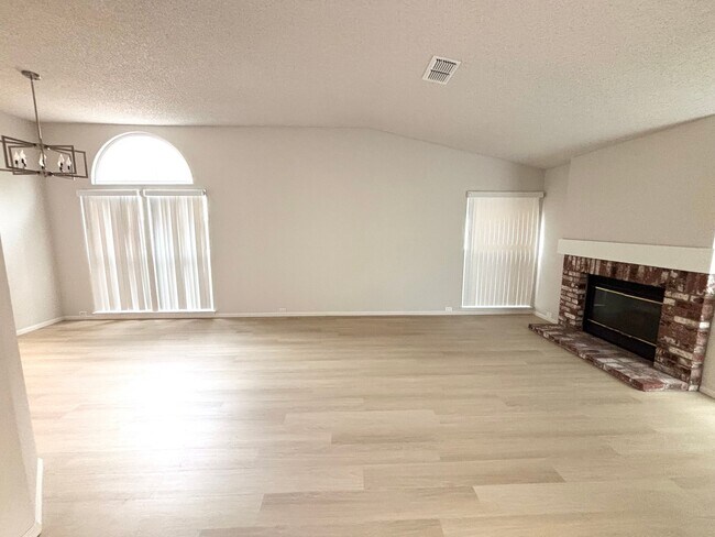 Building Photo - 8079 Darien Cir