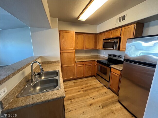 Building Photo - 7255 W Sunset Rd