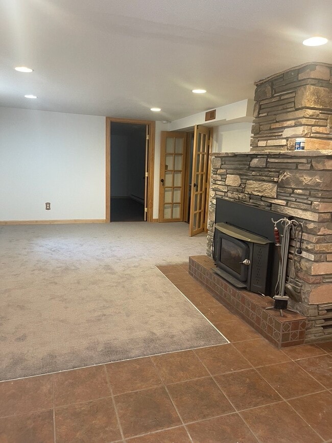 Building Photo - 749 Alderson Ave