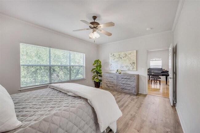 Building Photo - 5511 Oakwood Cove