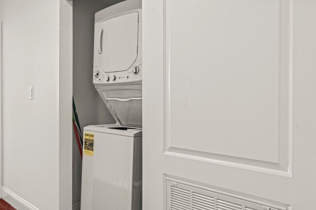 Building Photo - 1521 Tasker St