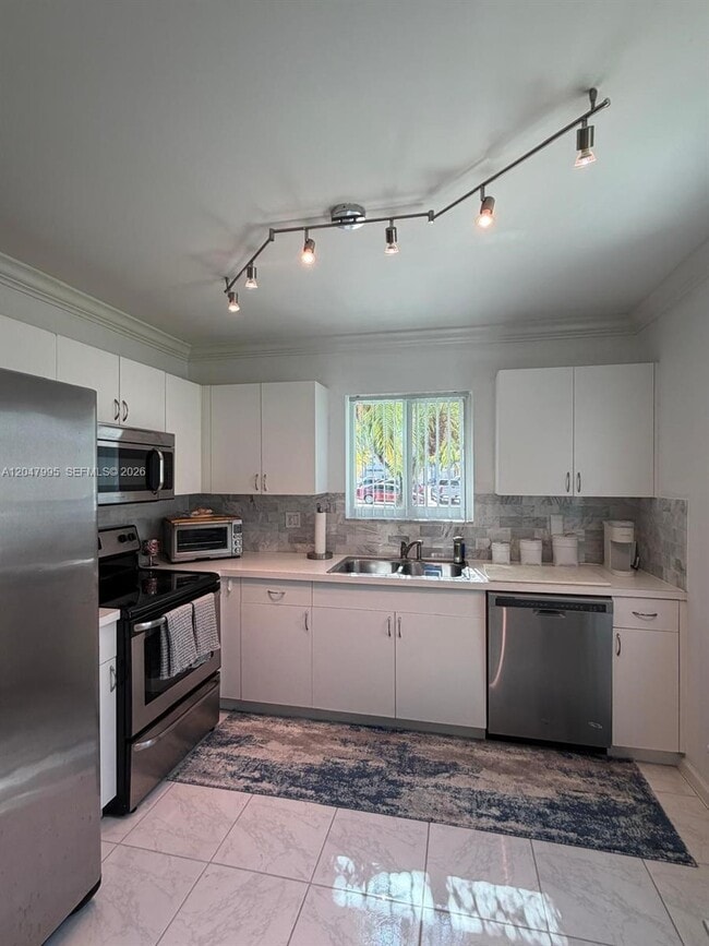 Building Photo - 1428 SW 47th Ave