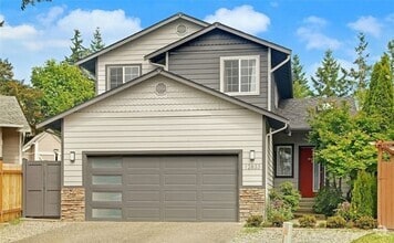 Building Photo - Beautifully remodeled 4bd, 3ba home in EVE...