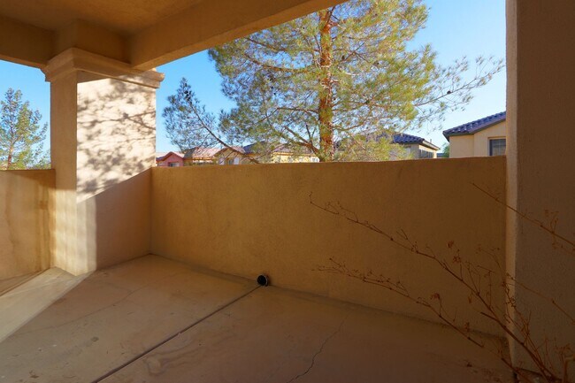 Building Photo - 3555 Meridale Dr