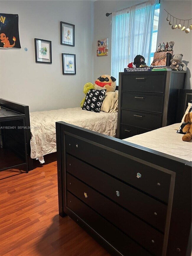 Building Photo - 4110 NE 24th St