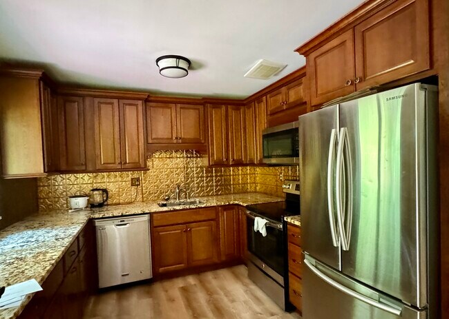 Building Photo - 114 Ingersoll Rd