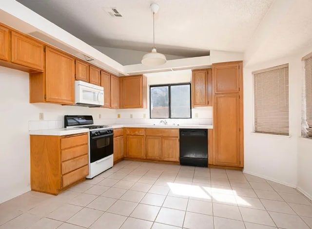 Building Photo - 44609 Grove Ln