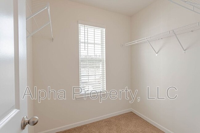 Building Photo - 30 Moorlyn Ln