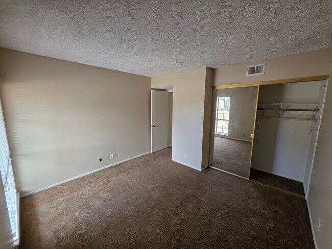 Building Photo - Beautiful Upgraded "Westside" Condo!