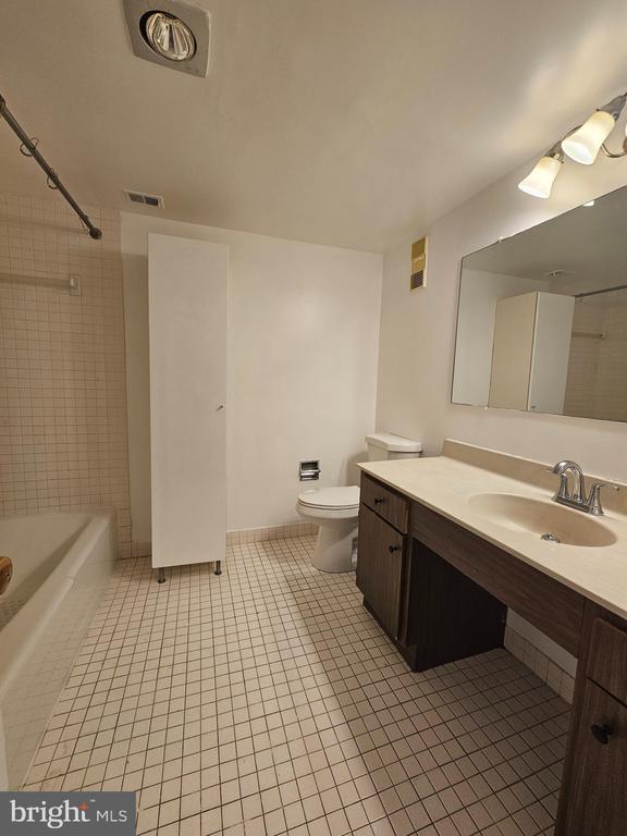 Building Photo - 3709 S George Mason Dr