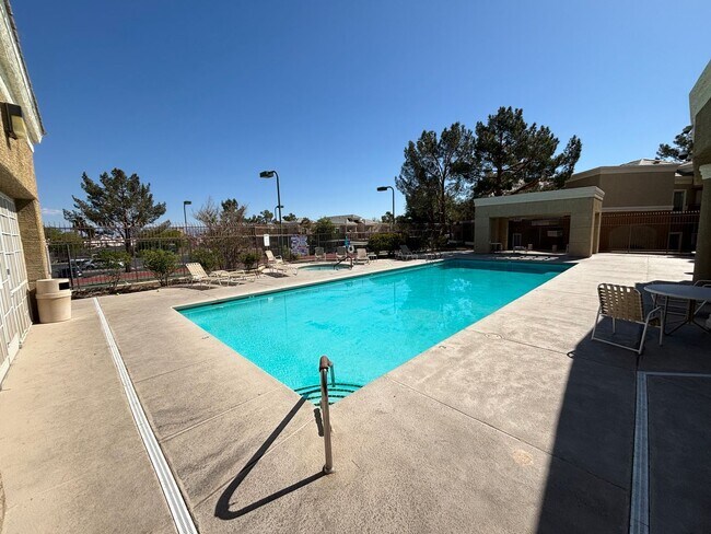 Building Photo - Darling Southwest one bedroom condo locate...