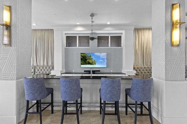 Building Photo - 255 Evernia St