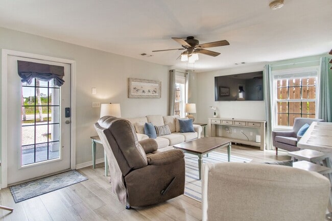 Building Photo - 5499 Medina Rd