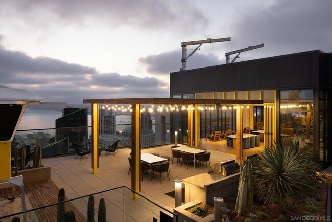 Building Photo - 1011 Union St