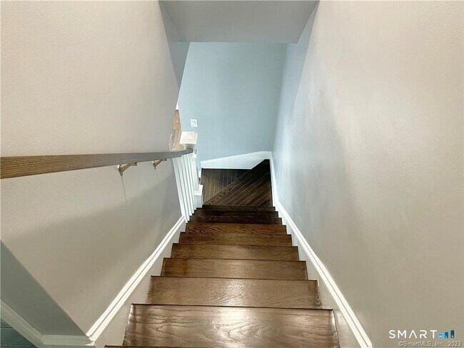 Building Photo - 35 Seaside Ave