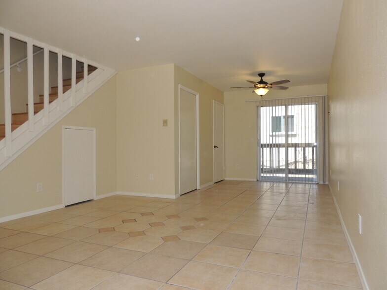 Building Photo - 1127 D Ave
