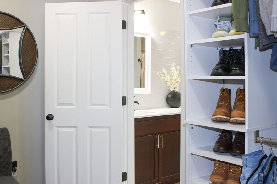 Building Photo - 7801 Rushmore Ave NE