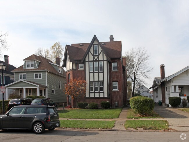 Building Photo - 142 Saranac Ave