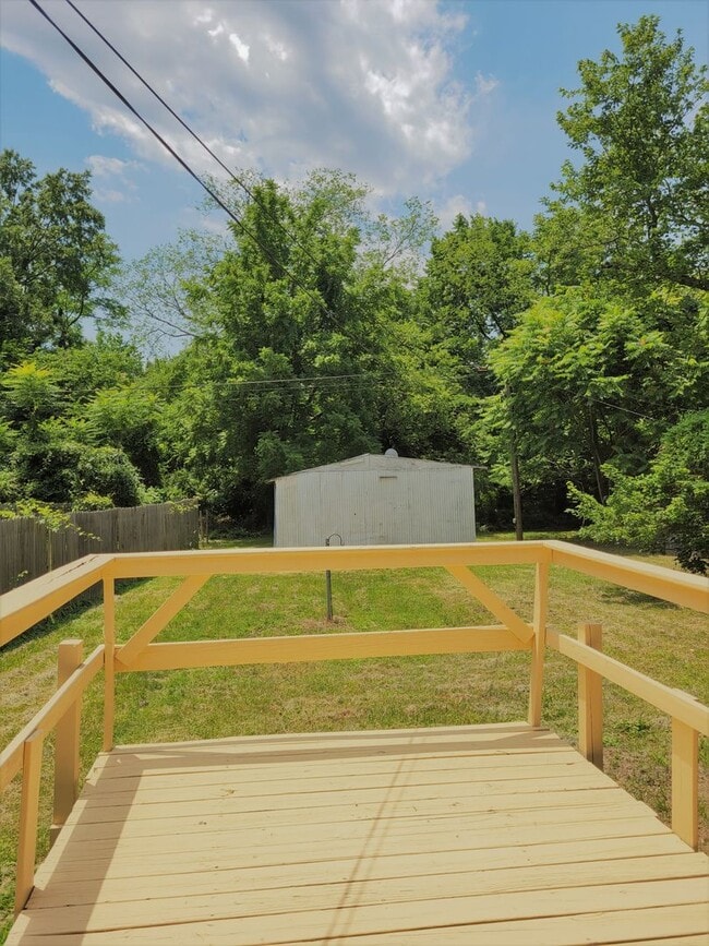 Building Photo - 1315 Byron St