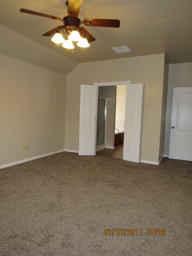 Building Photo - BEAUTIFUL HOME IN WOLFCREEK AREA!!!